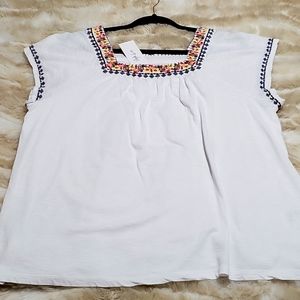 New Cute White Top With Embroidery